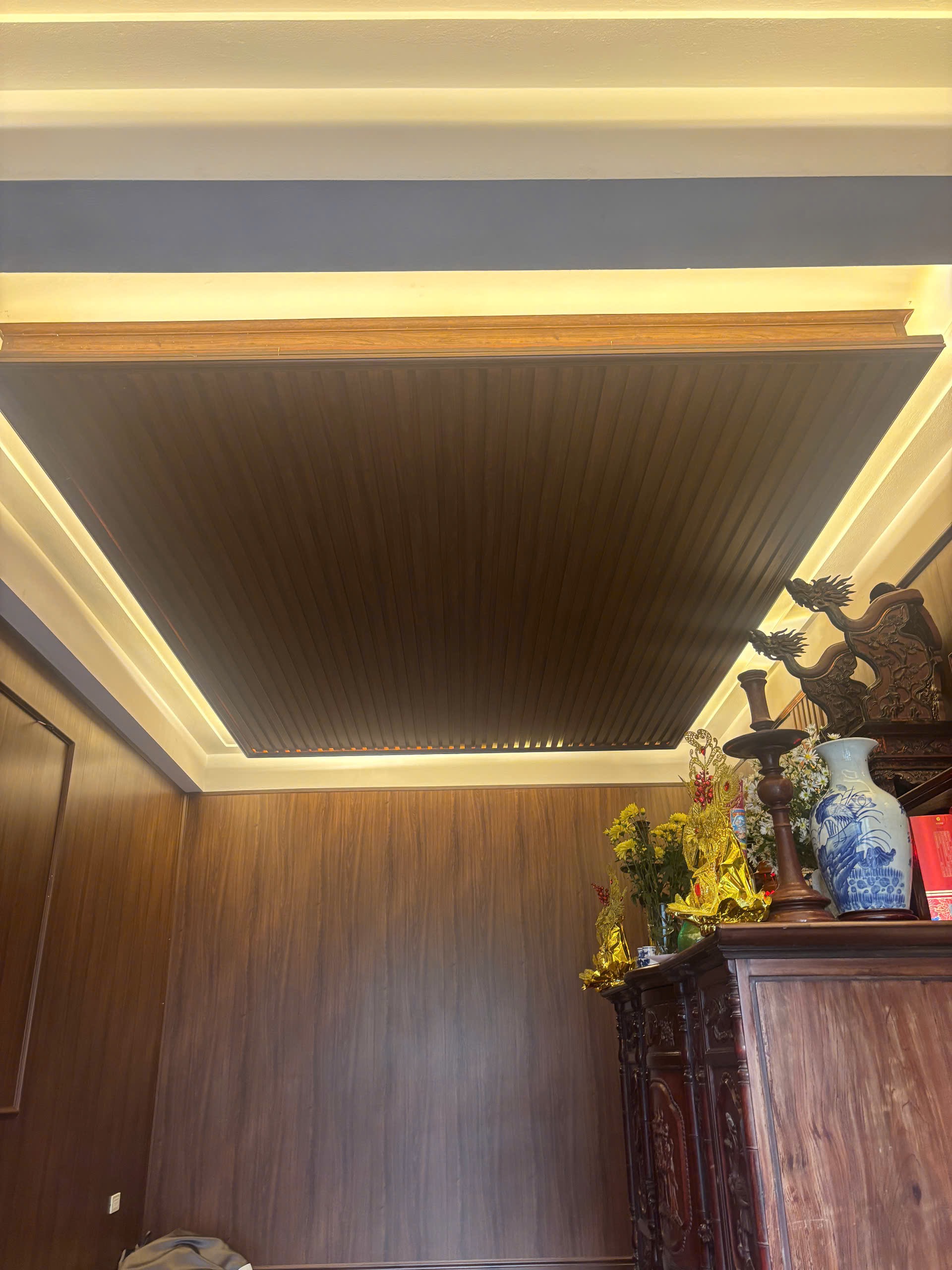 ỐP TƯỜNG NANO PHÒNG THỜ